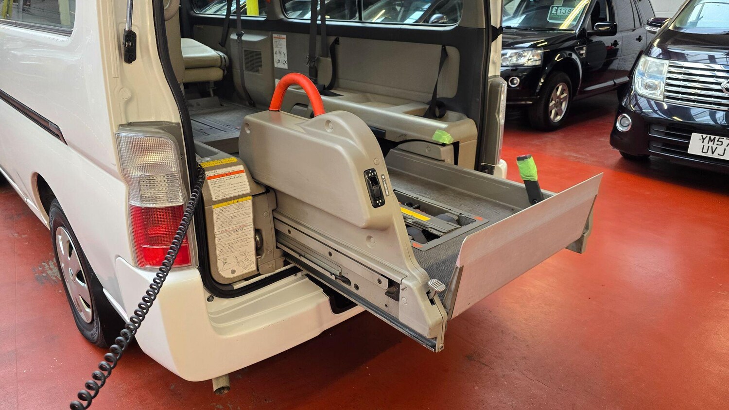 Used Nissan Elgrand for sale - 76152518: Photo 8