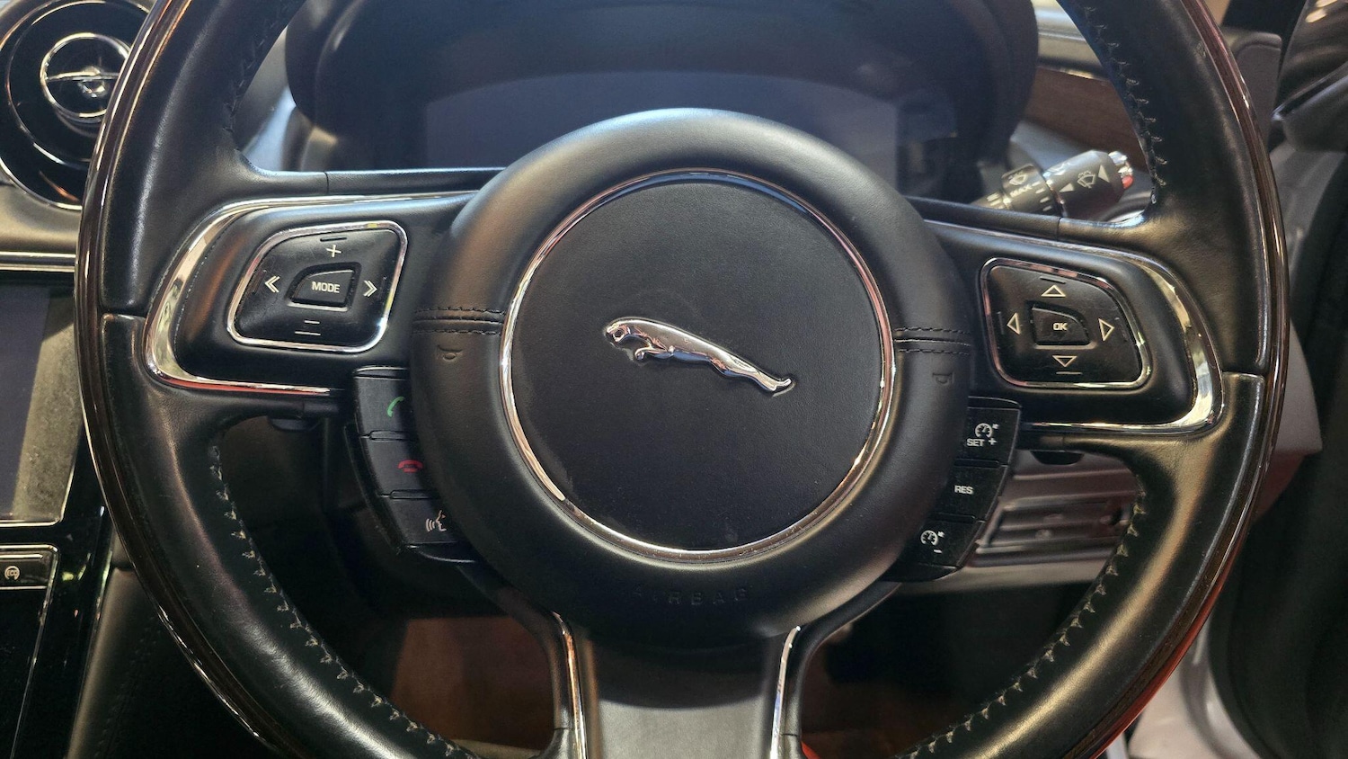 Used Jaguar XJ for sale - 76714559: Photo 11