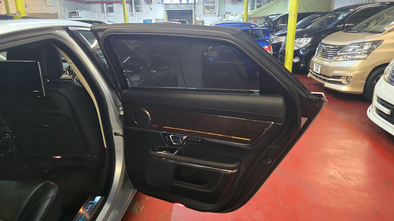 Used Jaguar XJ for sale - 76714559: Photo 25