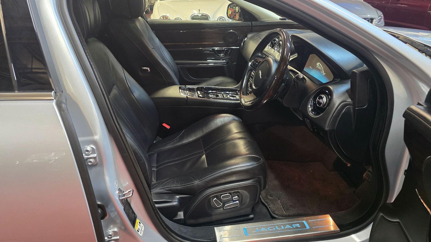 Used Jaguar XJ for sale - 76714559: Photo 3