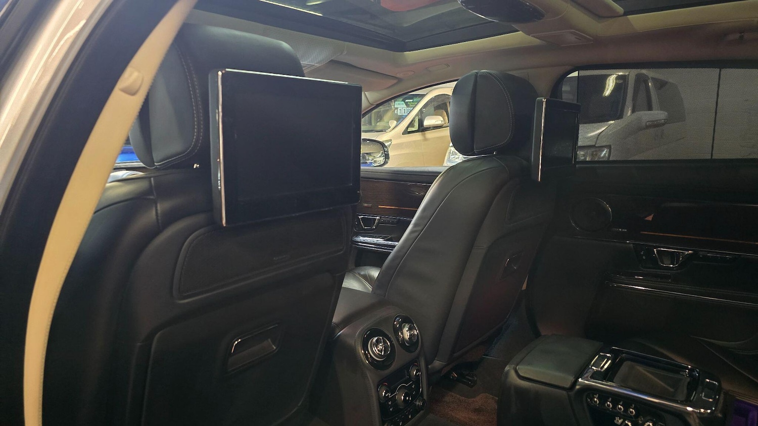 Used Jaguar XJ for sale - 76714559: Photo 32