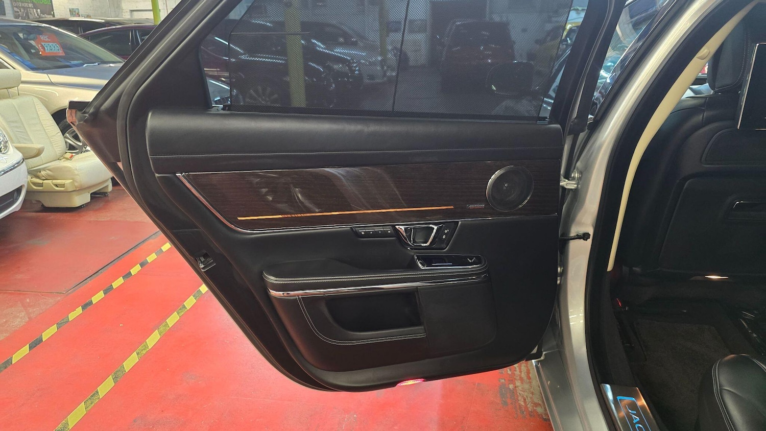 Used Jaguar XJ for sale - 76714559: Photo 33