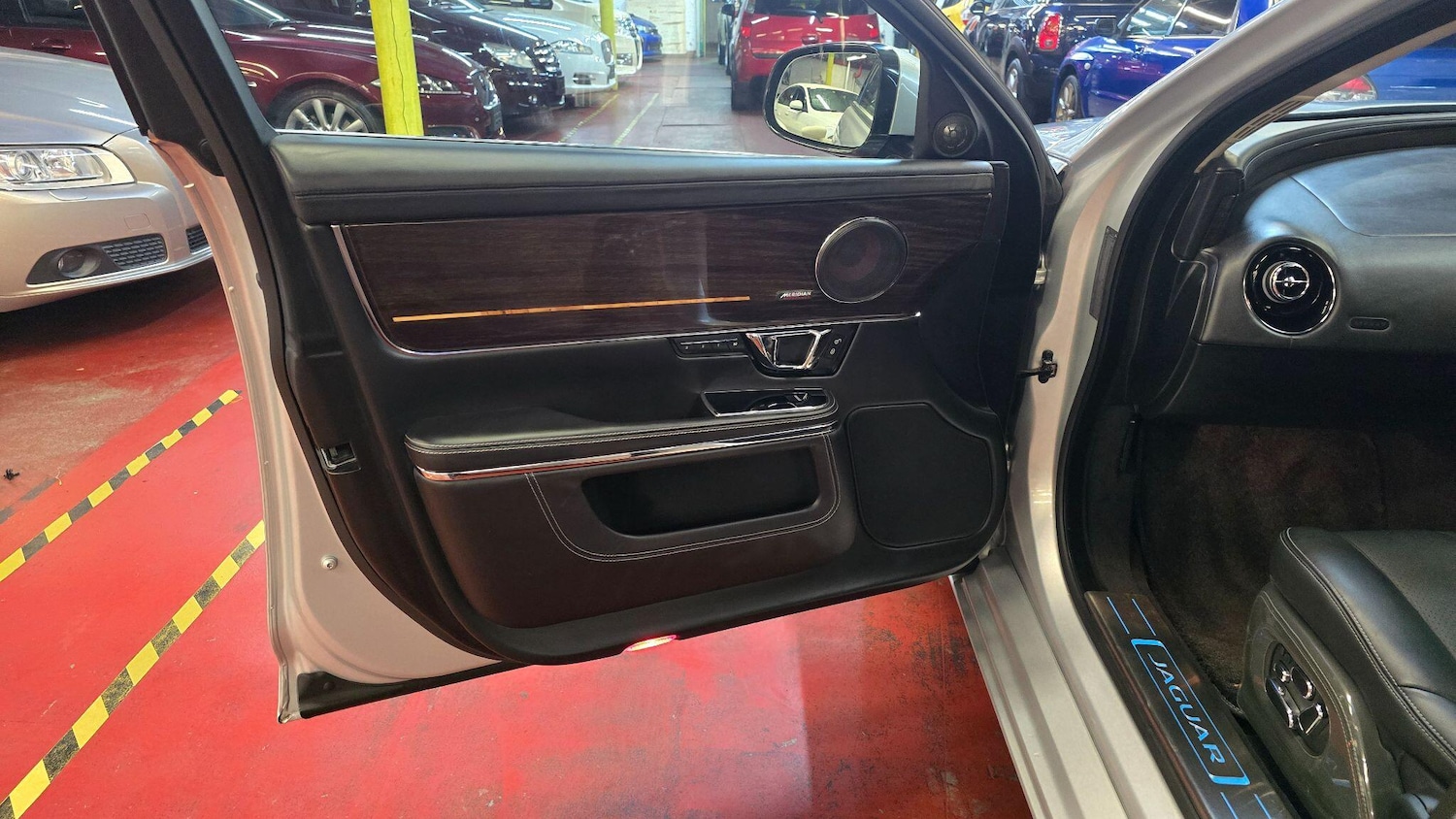 Used Jaguar XJ for sale - 76714559: Photo 41