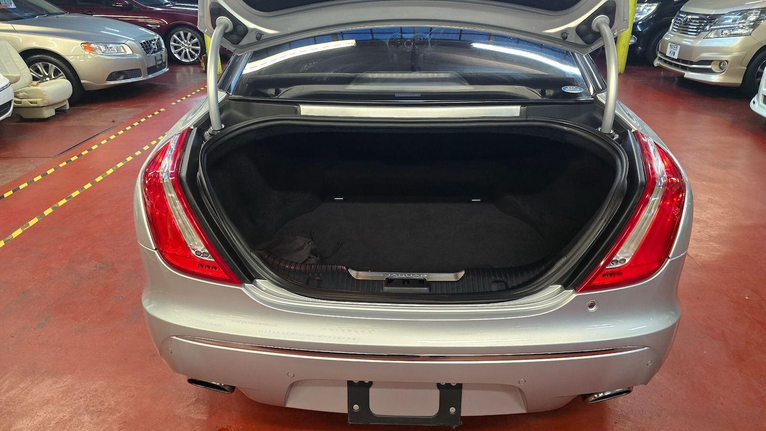 Used Jaguar XJ for sale - 76714559: Photo 42