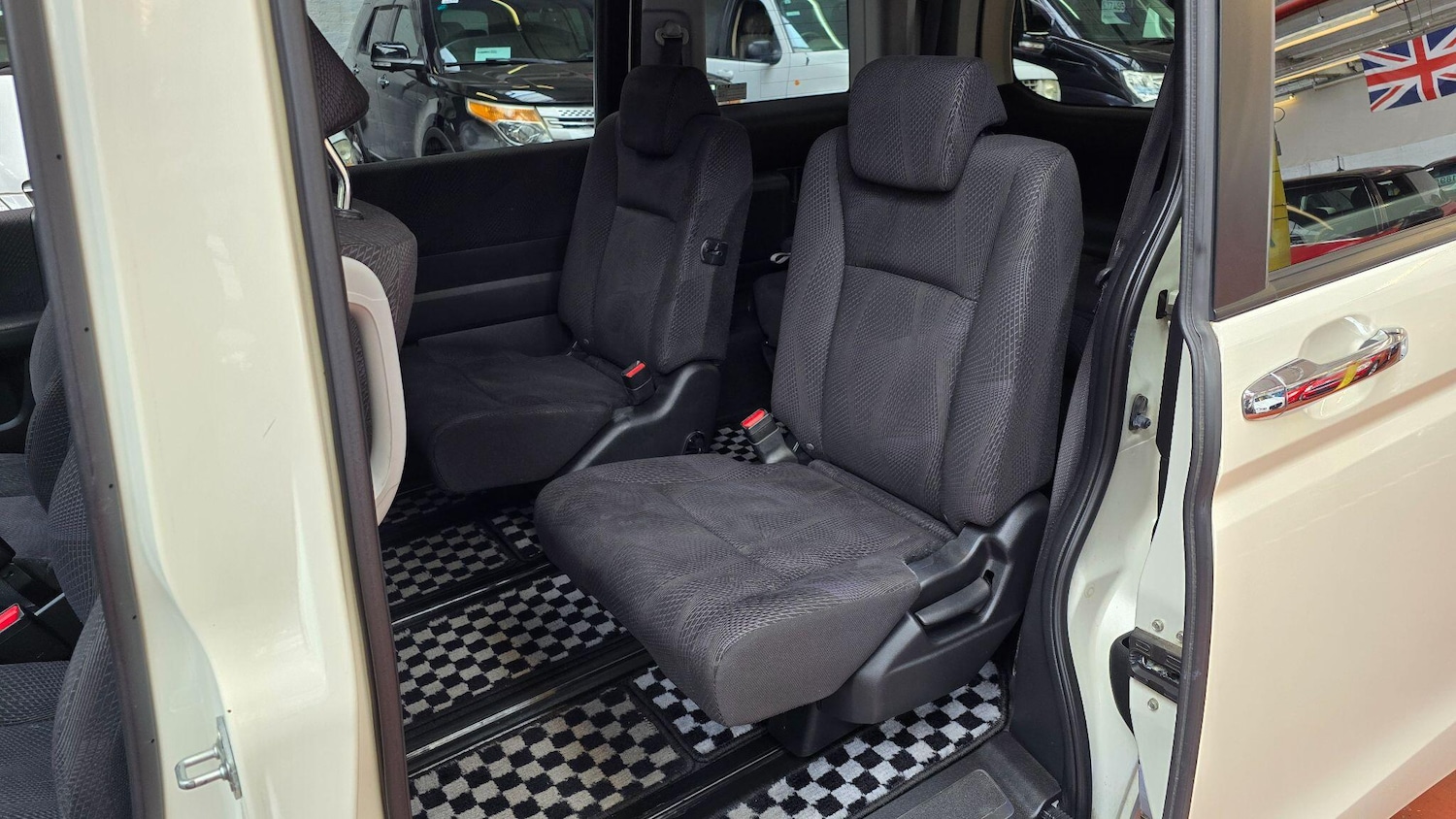 Used Honda Stepwagon 2024 for sale - 77993065: Photo 11