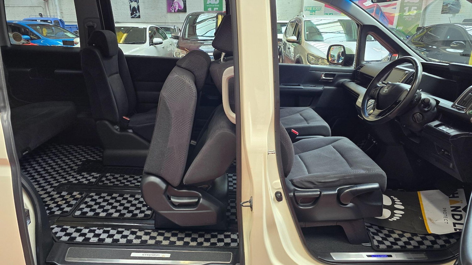 Used Honda Stepwagon 2024 for sale - 77993065: Photo 14