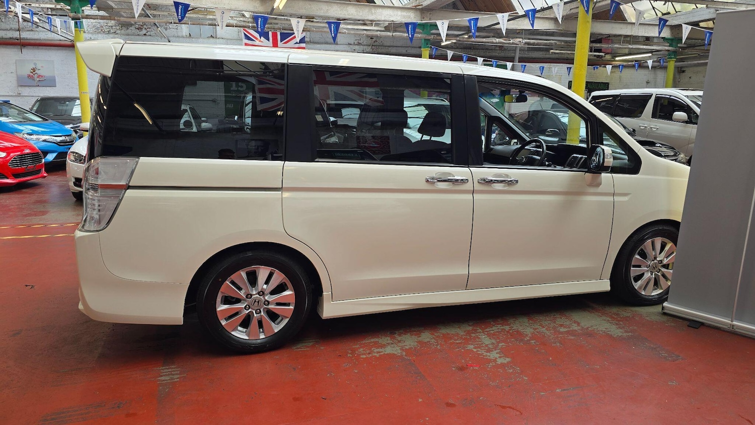 Used Honda Stepwagon 2024 for sale - 77993065: Photo 24