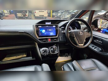 Used Toyota Voxy 2015 for sale - 76031521: Photo