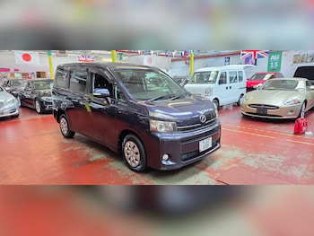 Used Toyota Voxy 2012 for sale - 79590241: Photo