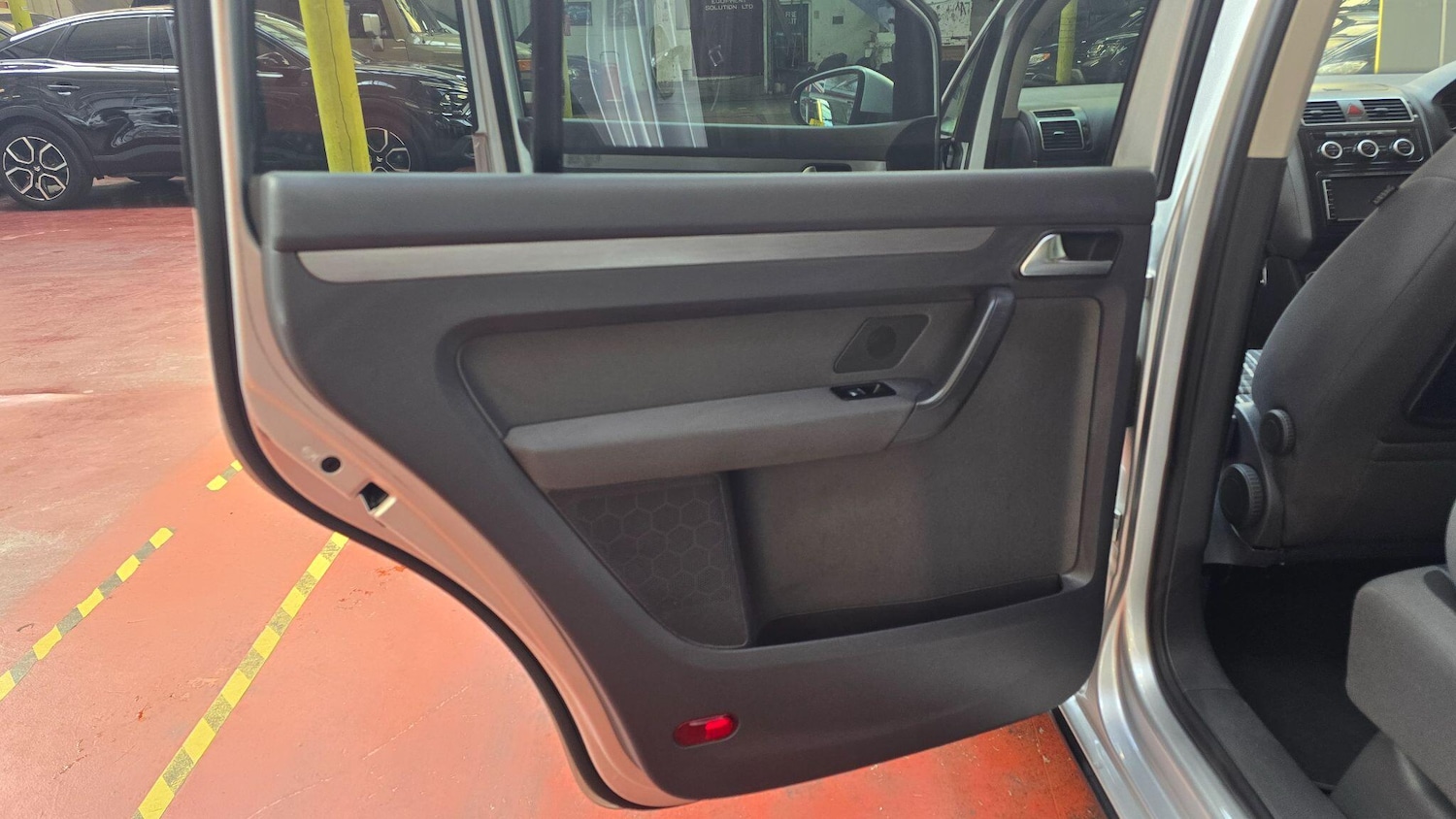 Used Volkswagen Touran for sale - 77824309: Photo 19