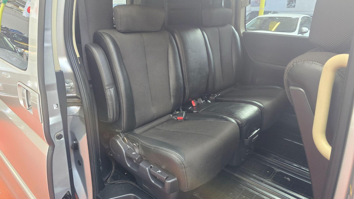 Used Nissan Elgrand for sale - 78086341: Photo 10