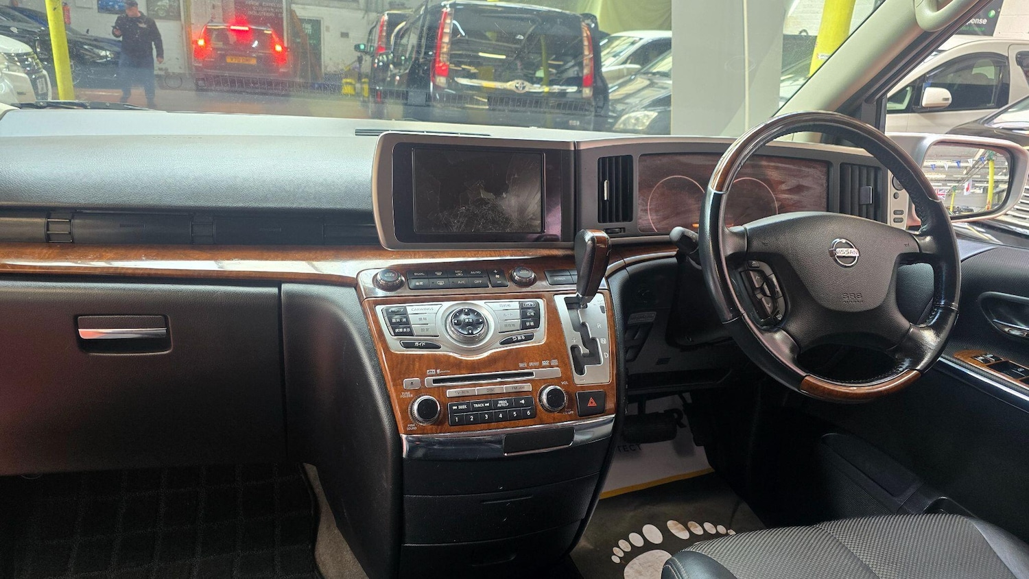 Used Nissan Elgrand for sale - 78086341: Photo 11