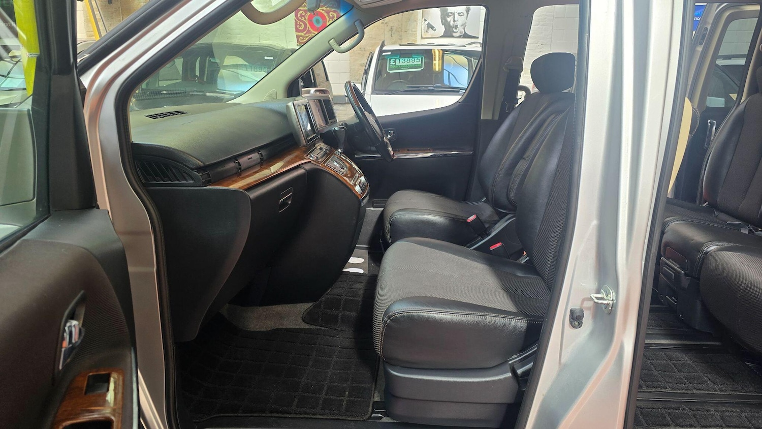 Used Nissan Elgrand for sale - 78086341: Photo 12