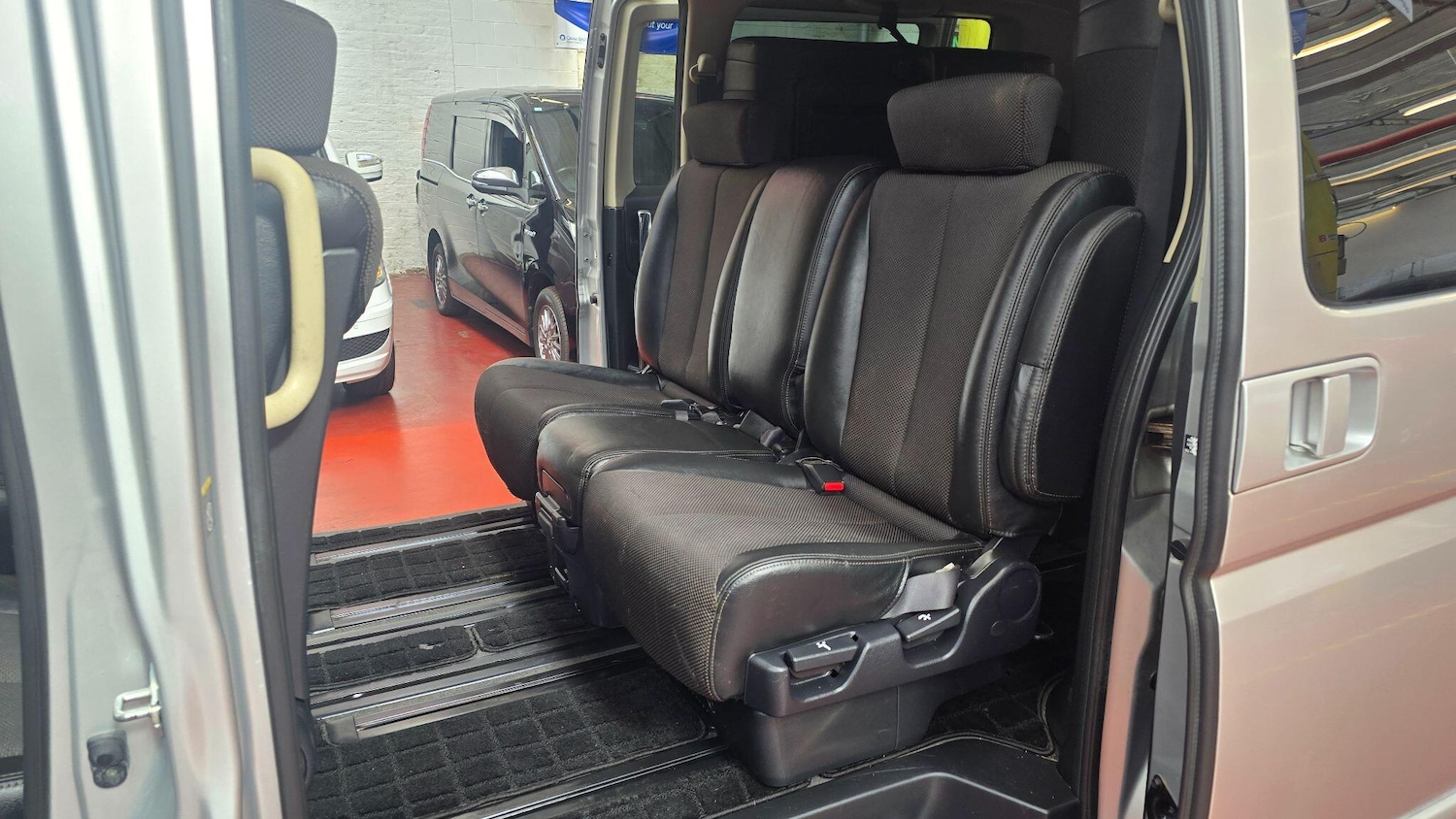 Used Nissan Elgrand for sale - 78086341: Photo 13