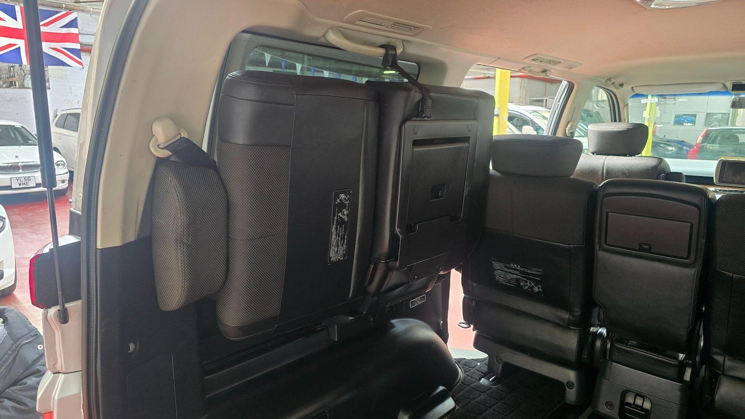 Used Nissan Elgrand for sale - 78086341: Photo 14