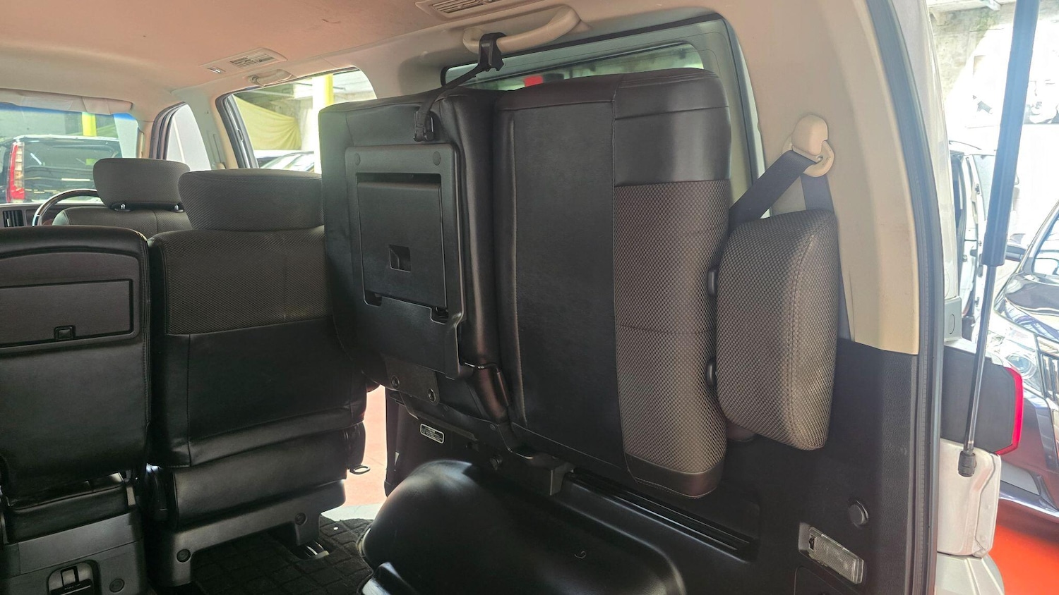 Used Nissan Elgrand for sale - 78086341: Photo 15