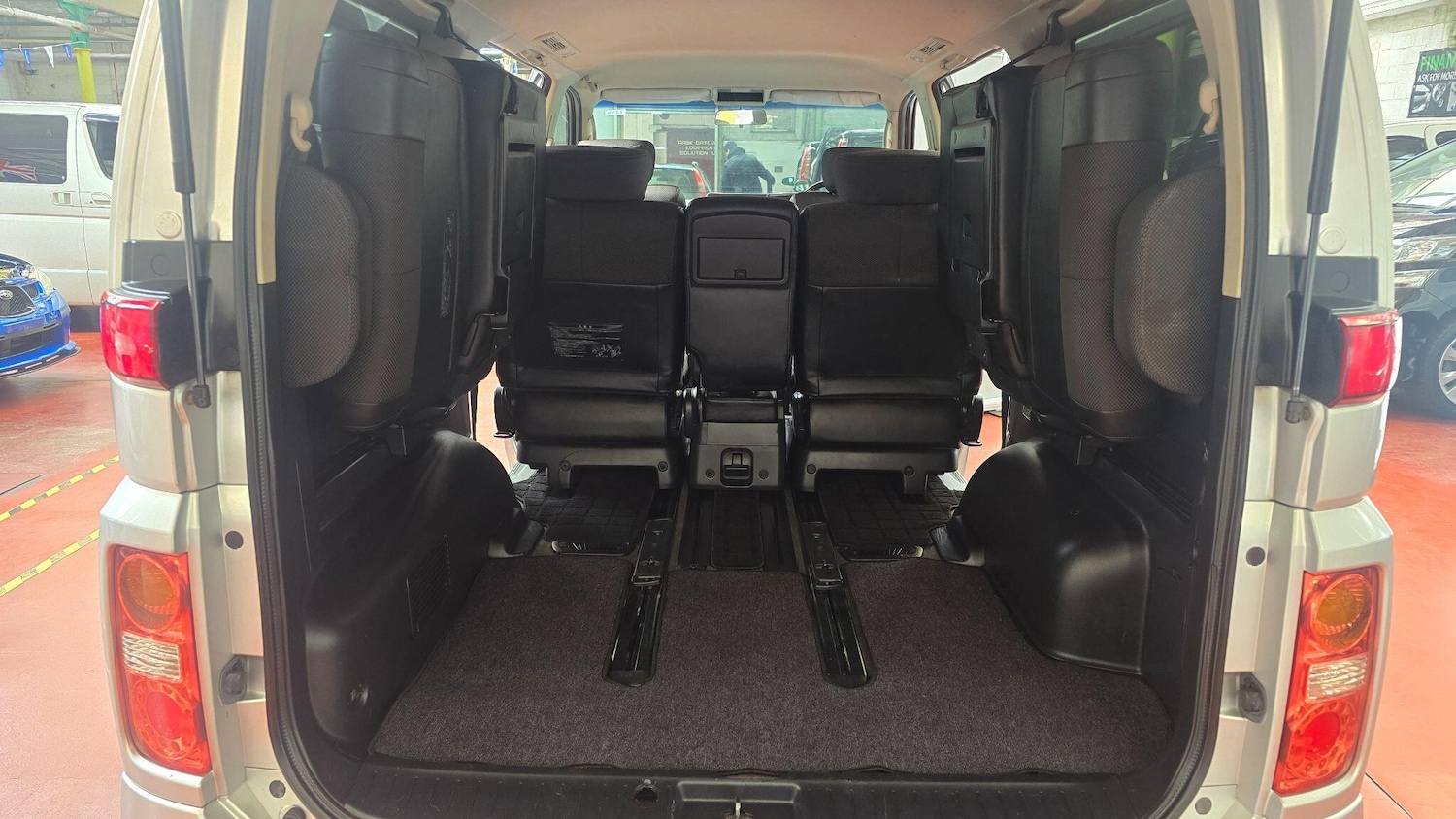 Used Nissan Elgrand for sale - 78086341: Photo 16