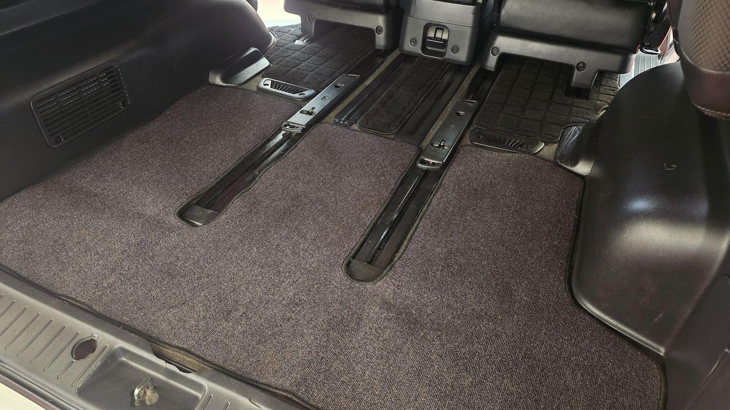 Used Nissan Elgrand for sale - 78086341: Photo 19