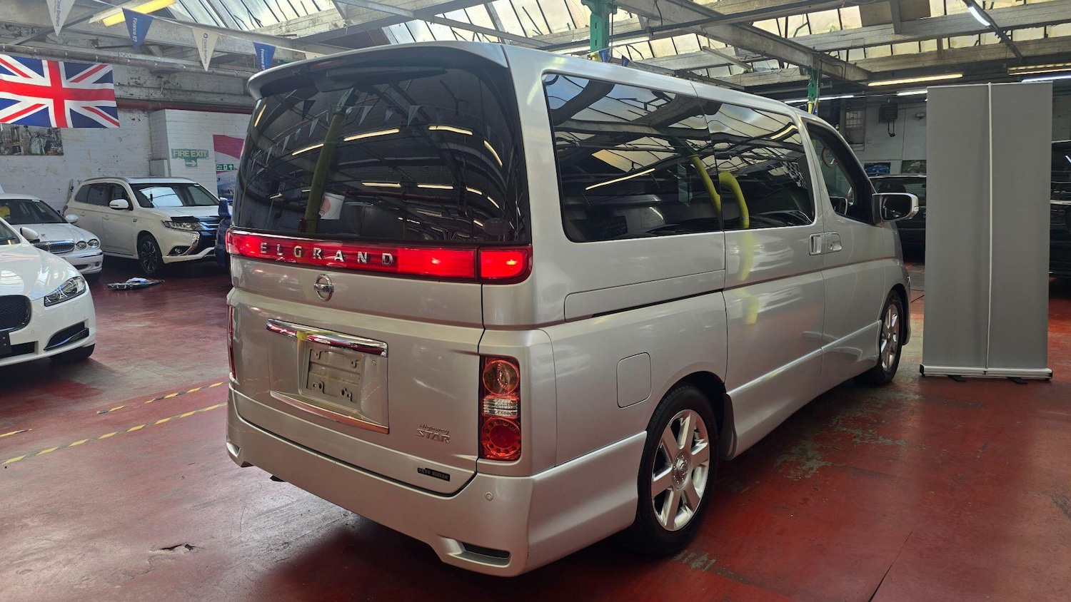 Used Nissan Elgrand for sale - 78086341: Photo 27