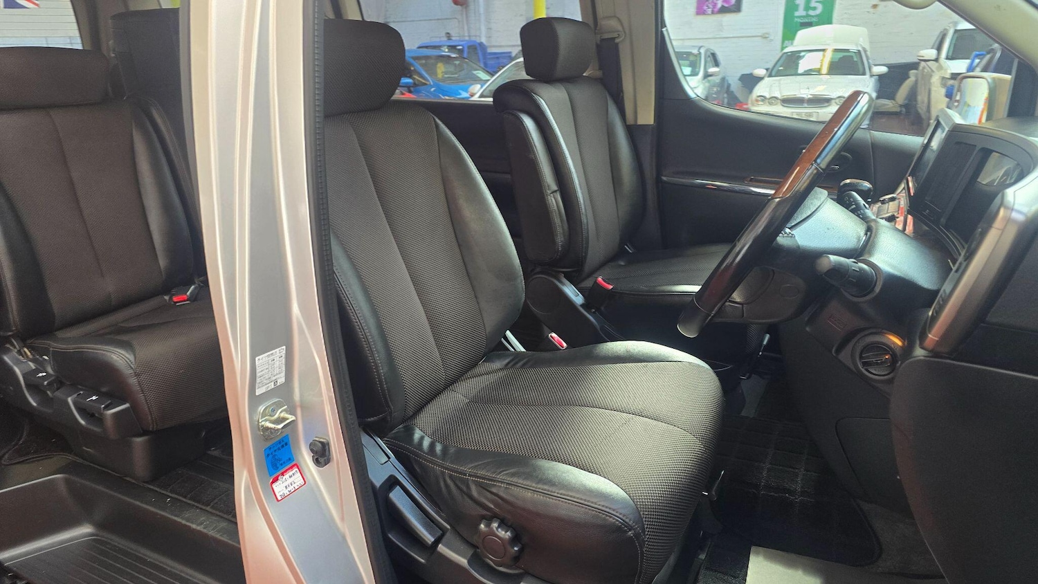 Used Nissan Elgrand for sale - 78086341: Photo 8