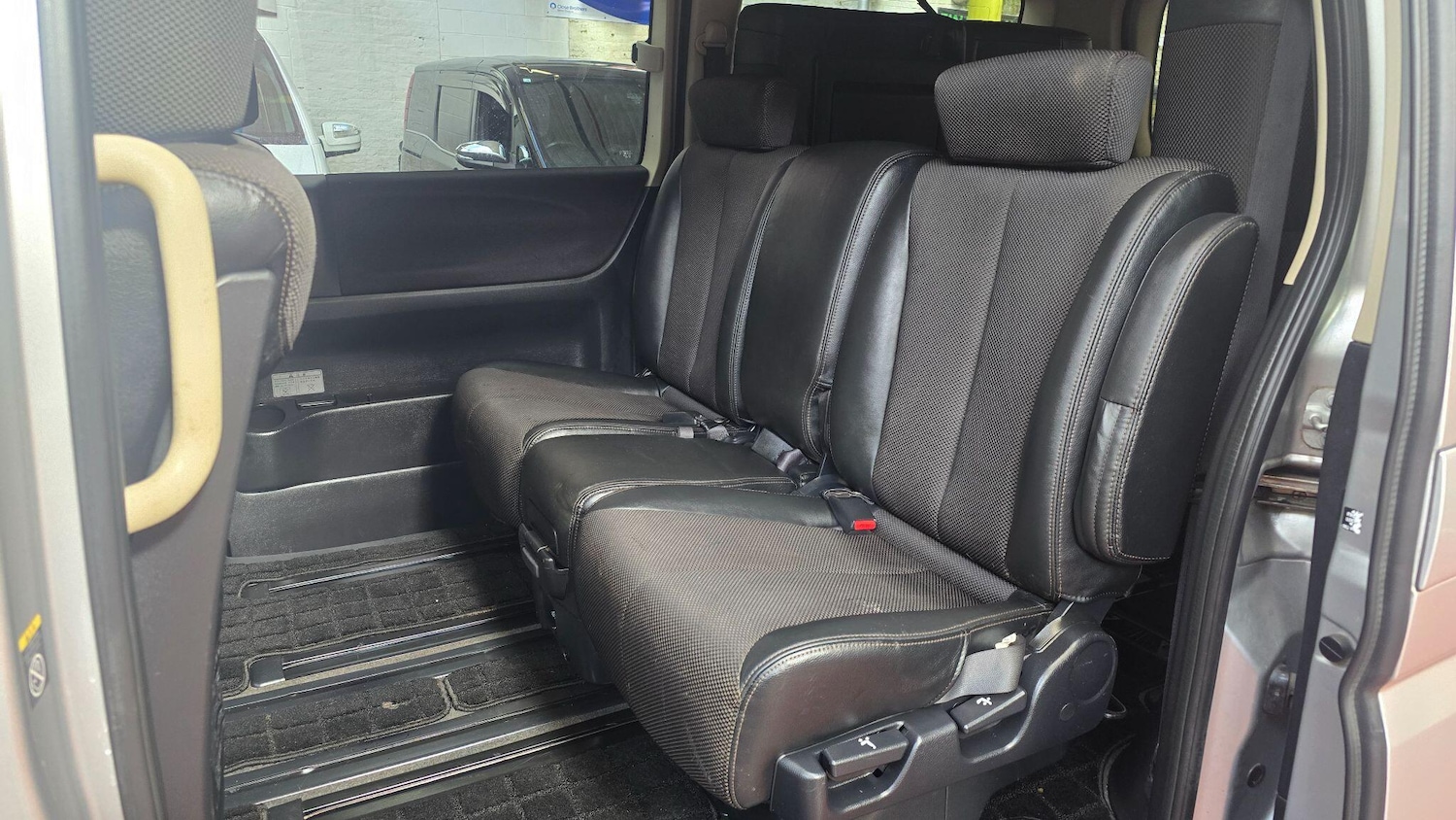 Used Nissan Elgrand for sale - 78086341: Photo 9