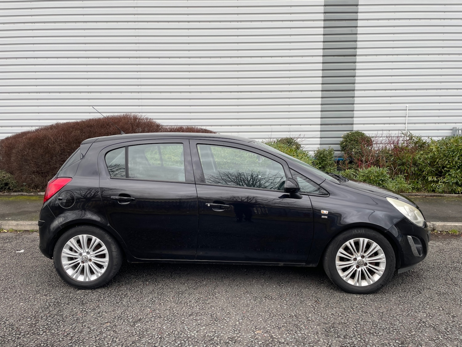 Used Vauxhall Corsa 2011 for sale - 77630969: Photo 2