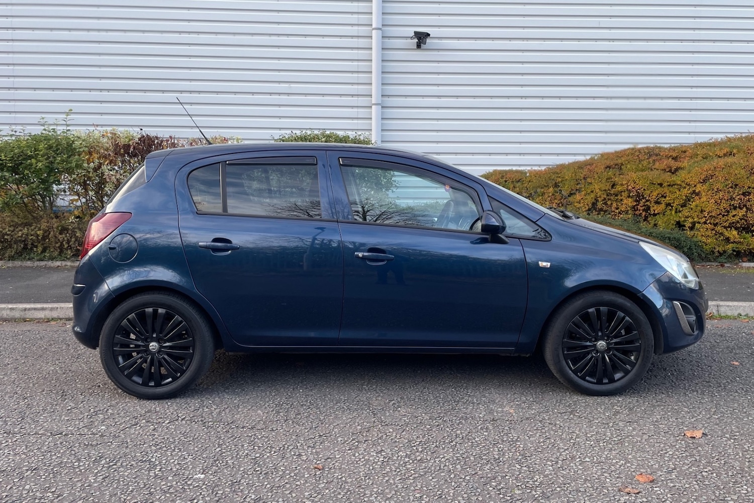 Used Vauxhall Corsa 2011 for sale - 76445115: Photo 2