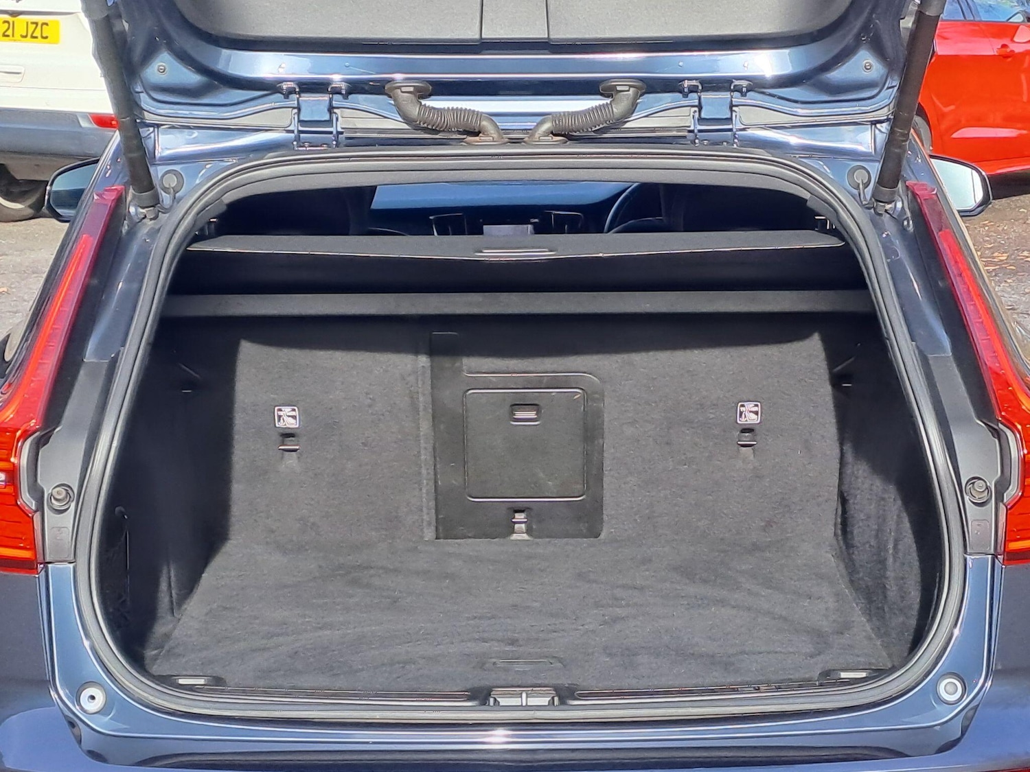 Used Volvo V60 2021 for sale - 76584562: Photo 8