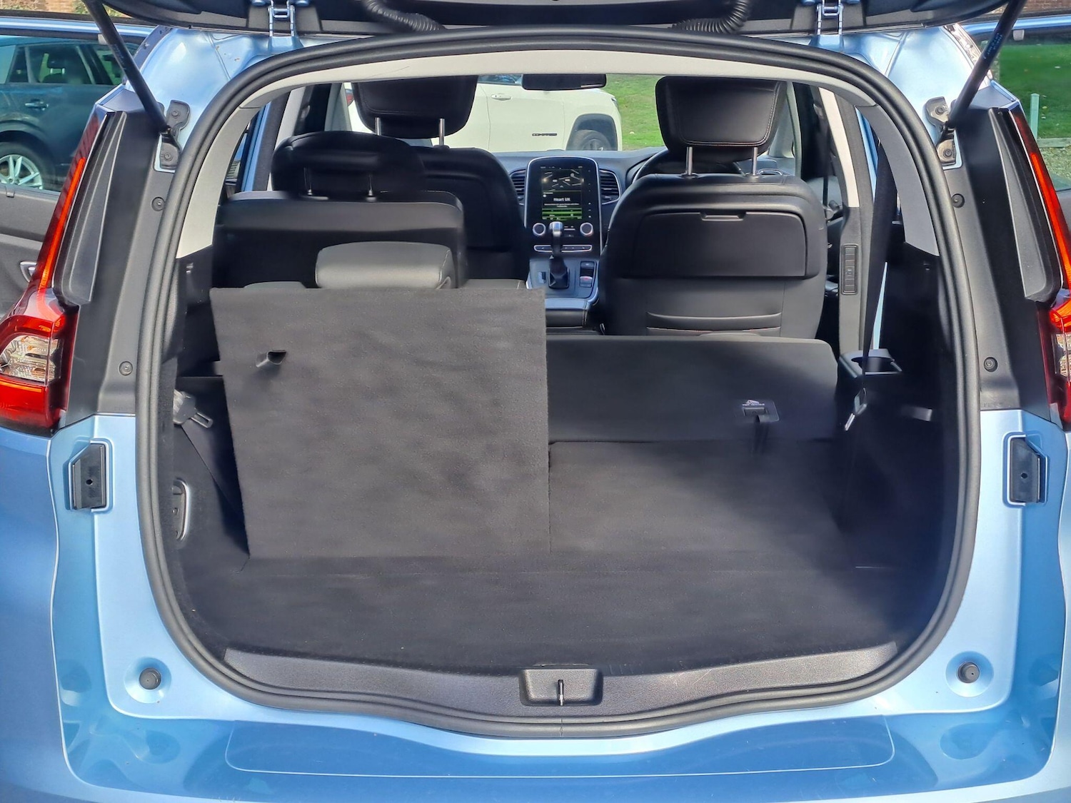Used Renault Grand Scenic 2018 for sale - 76377595: Photo 10
