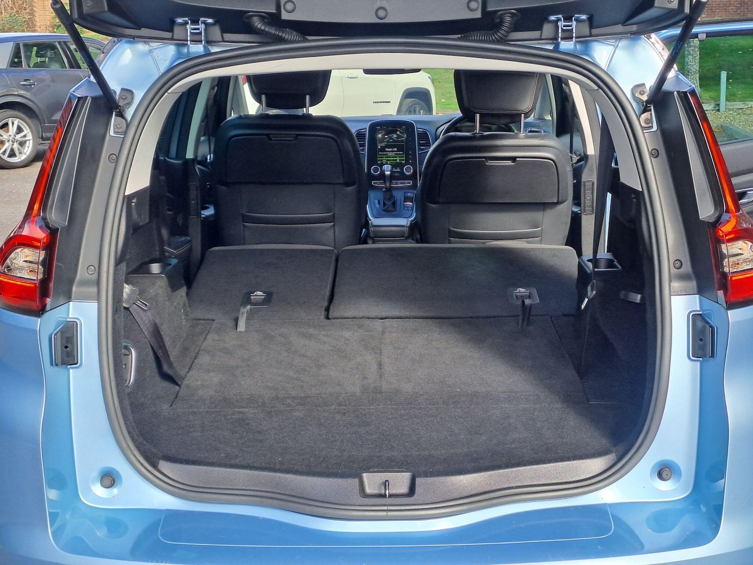 Used Renault Grand Scenic 2018 for sale - 76377595: Photo 11