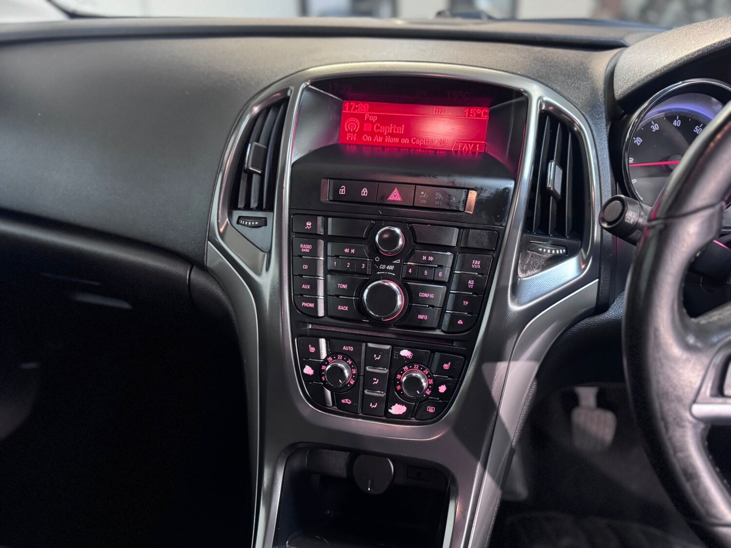 Used Vauxhall Astra 2012 for sale - 78025355: Photo 11