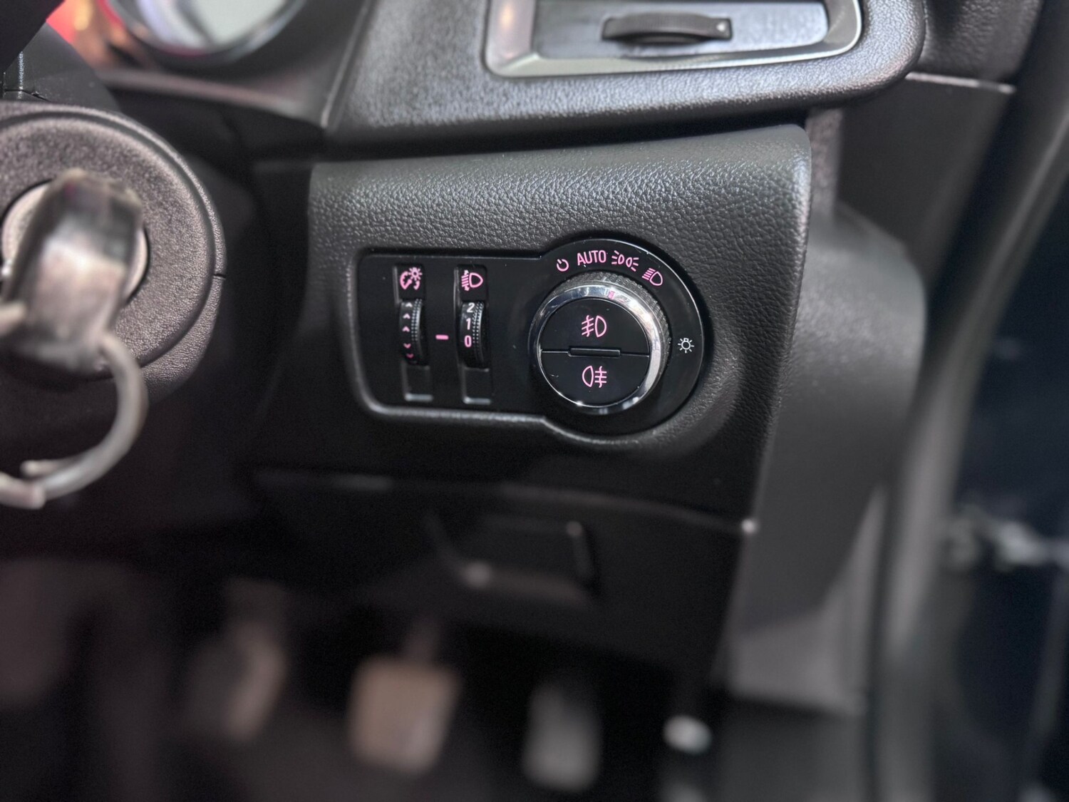 Used Vauxhall Astra 2012 for sale - 78025355: Photo 13