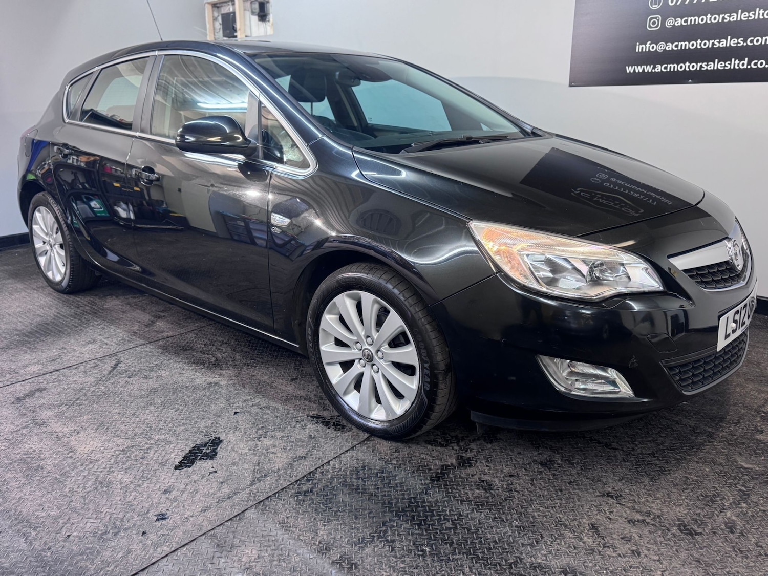 Used Vauxhall Astra 2012 for sale - 78025355: Photo 3