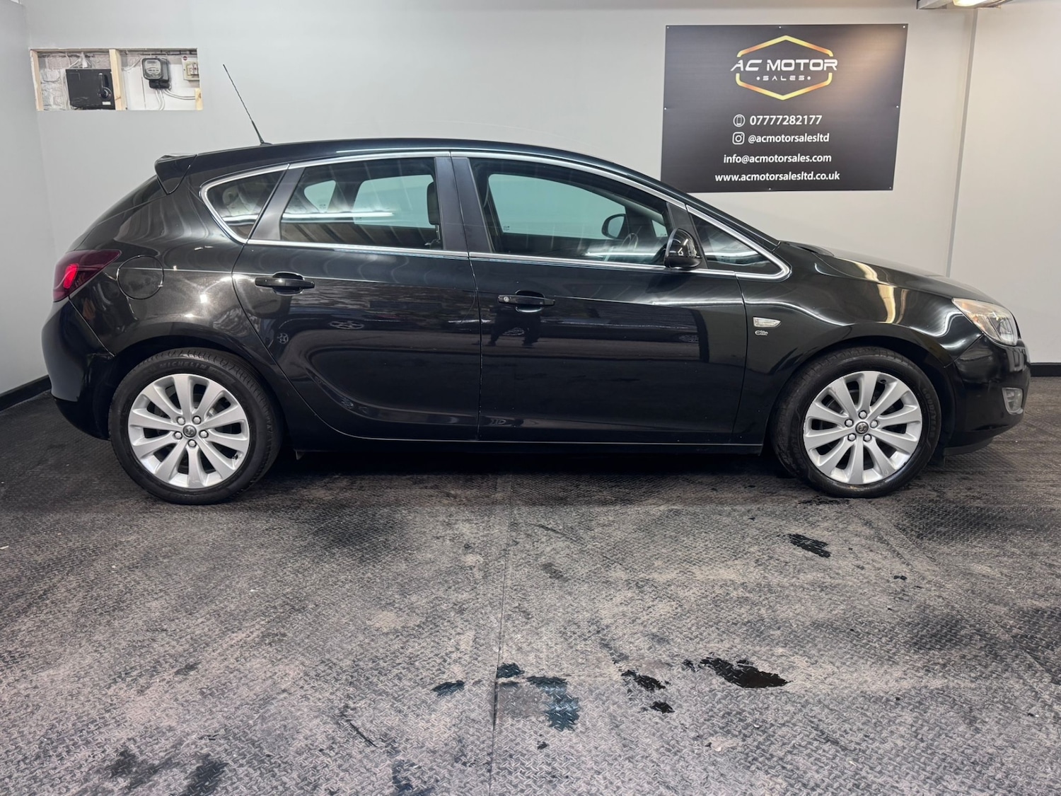 Used Vauxhall Astra 2012 for sale - 78025355: Photo 4