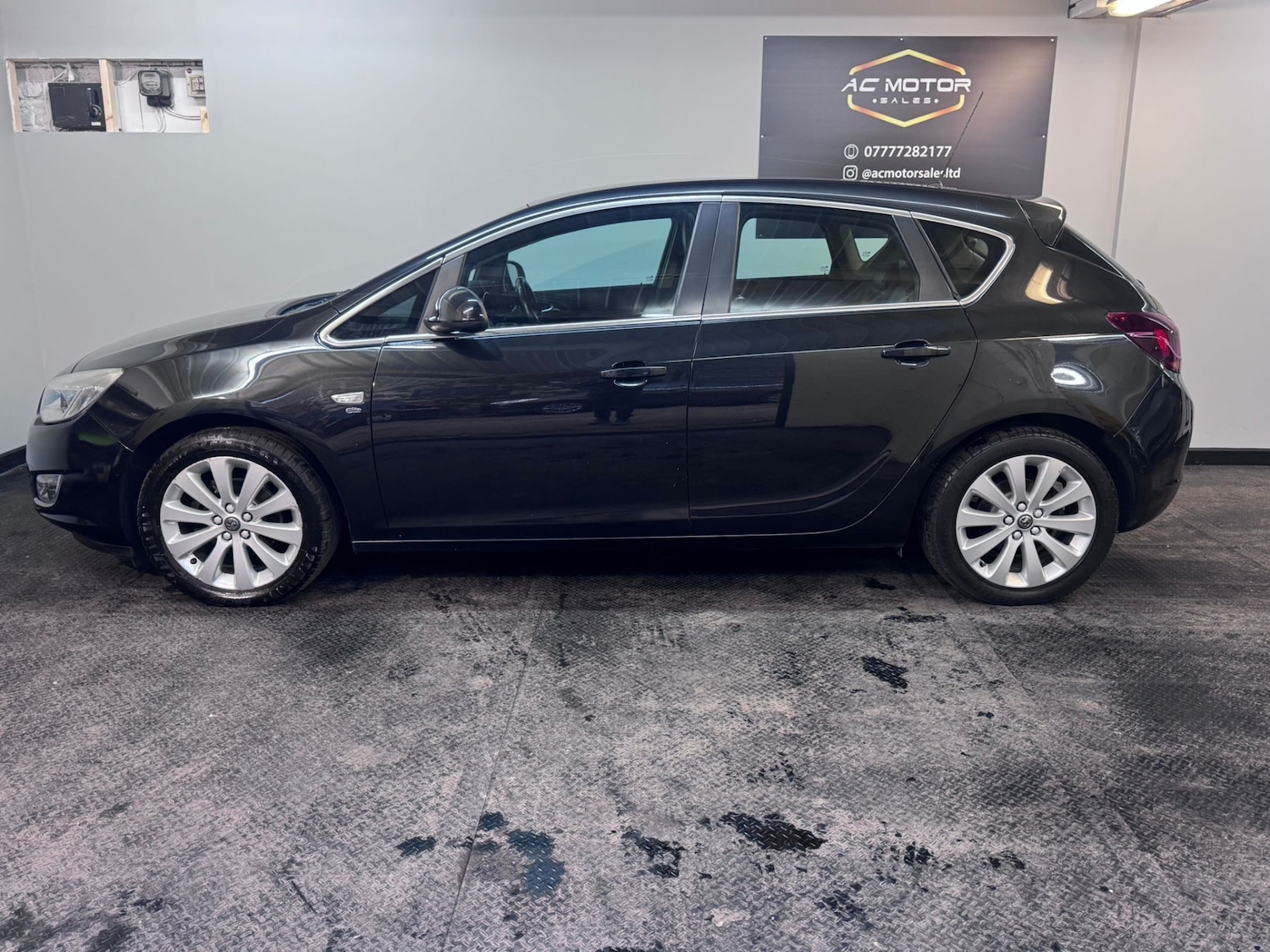 Used Vauxhall Astra 2012 for sale - 78025355: Photo 7