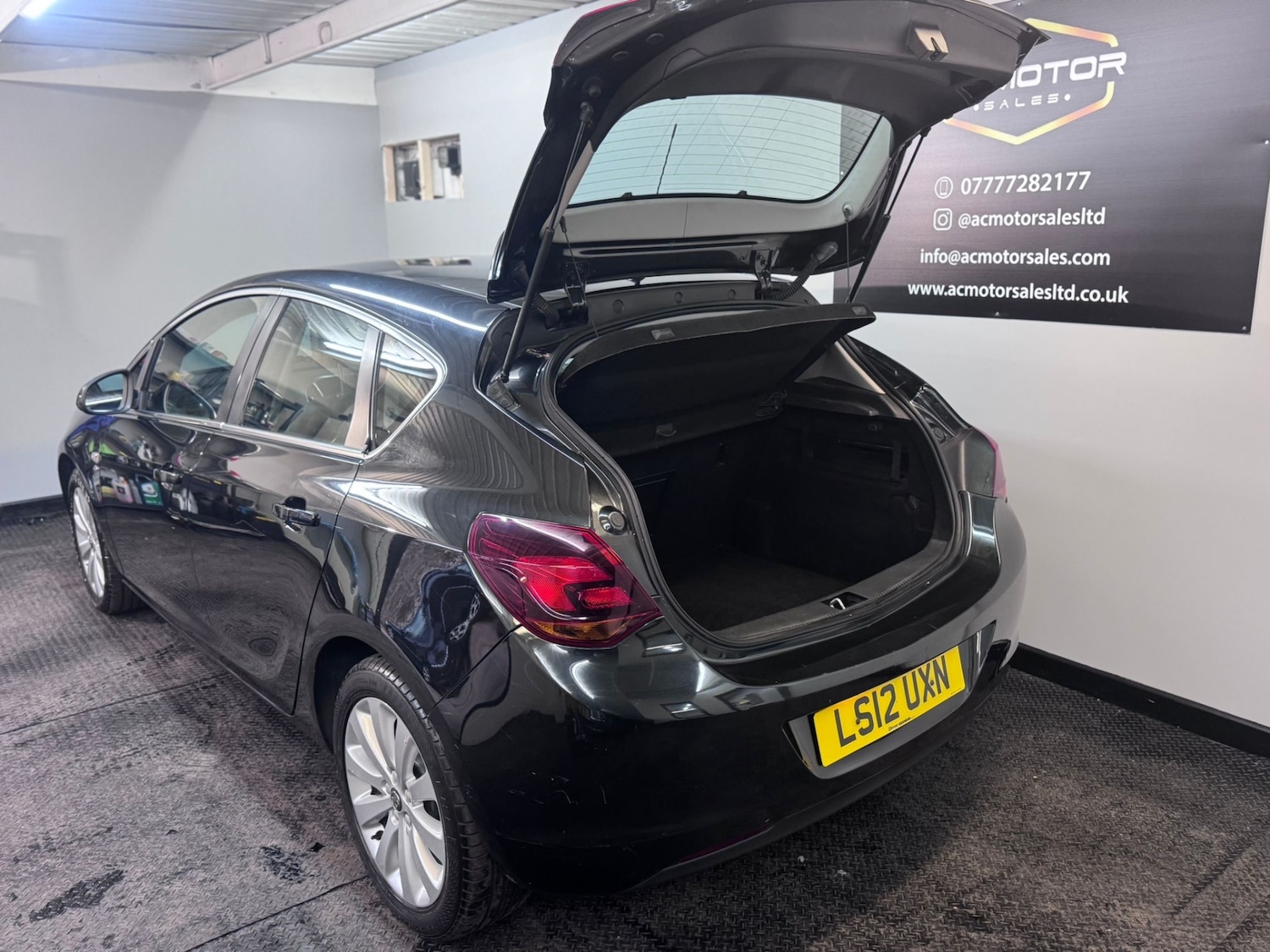 Used Vauxhall Astra 2012 for sale - 78025355: Photo 9