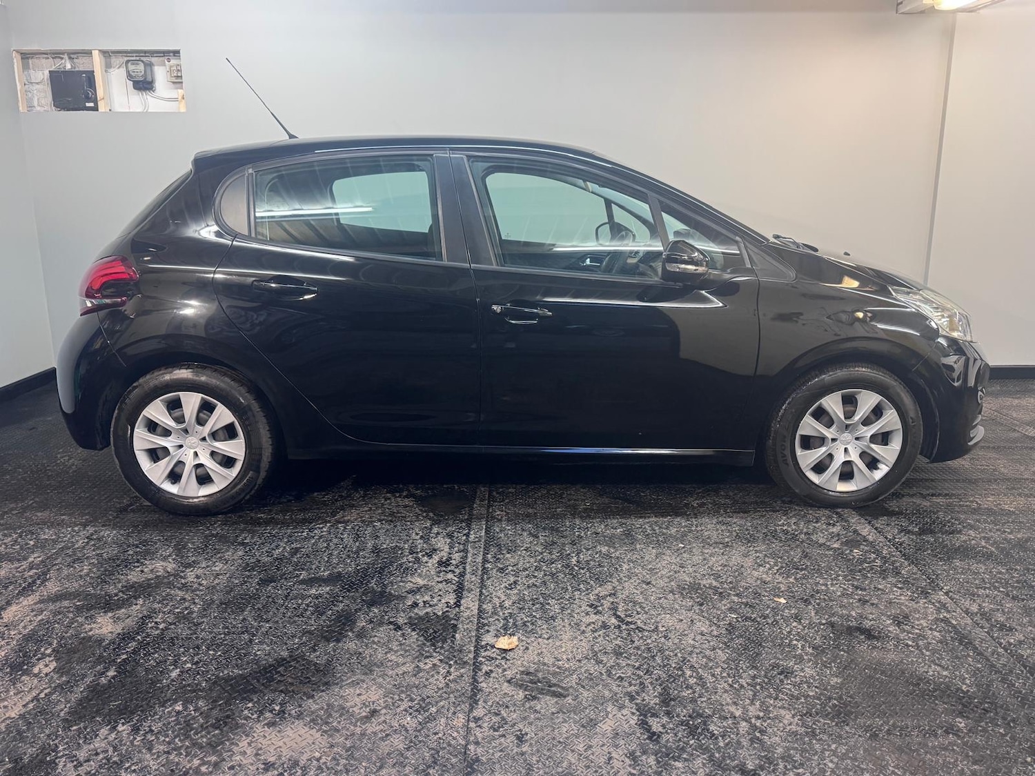 Used Peugeot 208 2016 for sale - 77319924: Photo 3