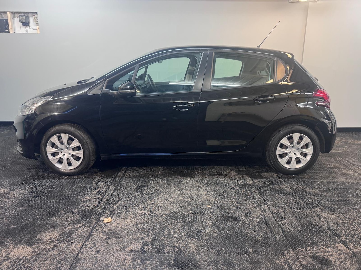 Used Peugeot 208 2016 for sale - 77319924: Photo 6