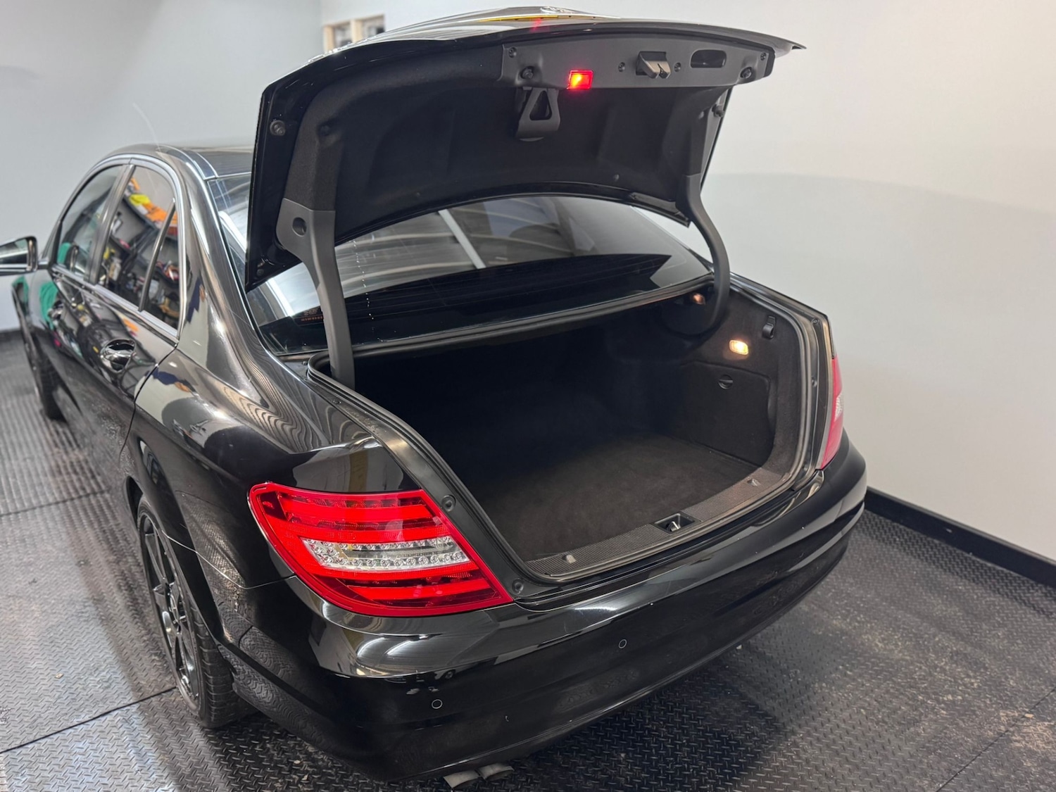 Used Mercedes-Benz C Class 2012 for sale - 77399280: Photo 11