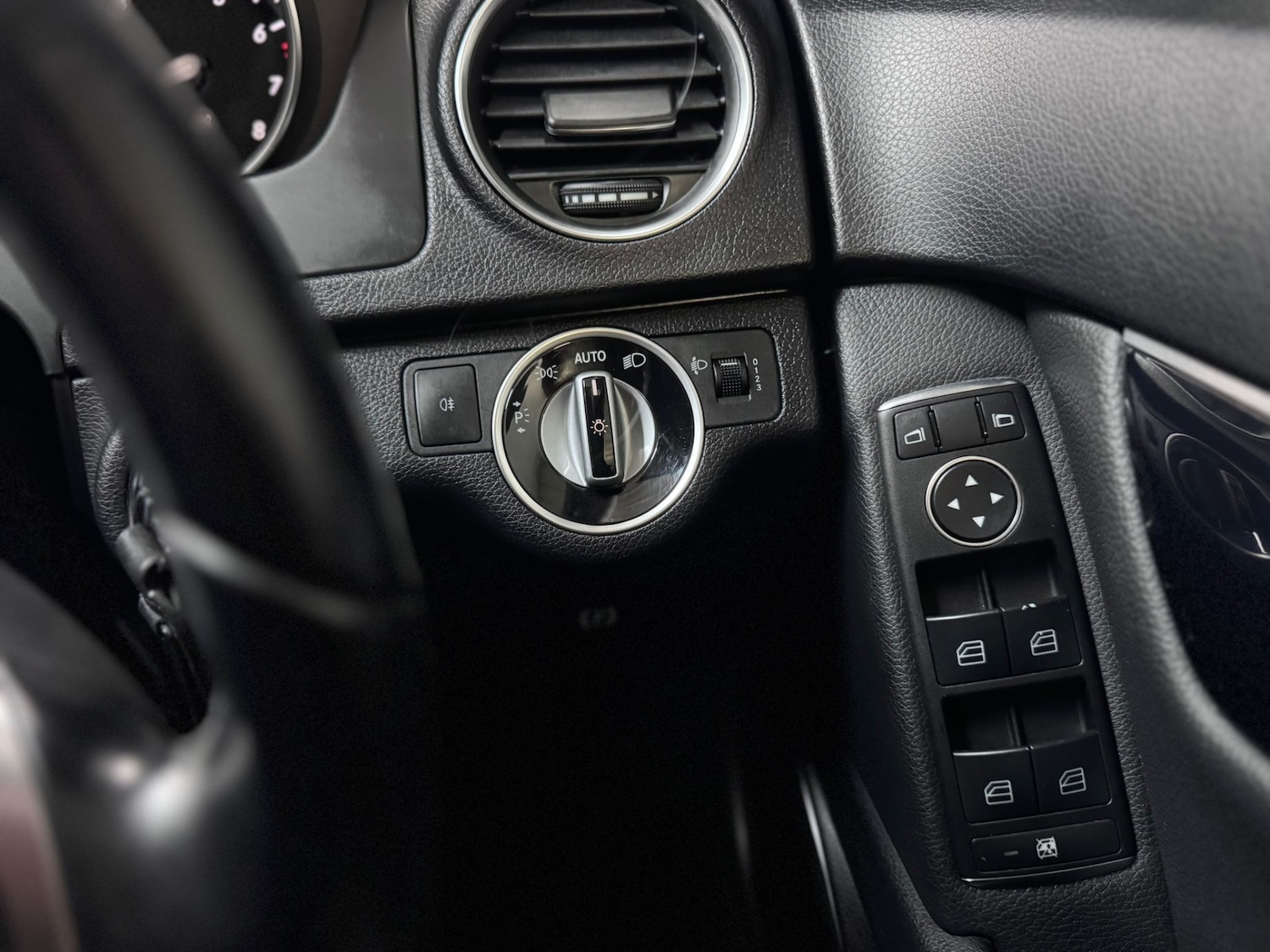 Used Mercedes-Benz C Class 2012 for sale - 77399280: Photo 22