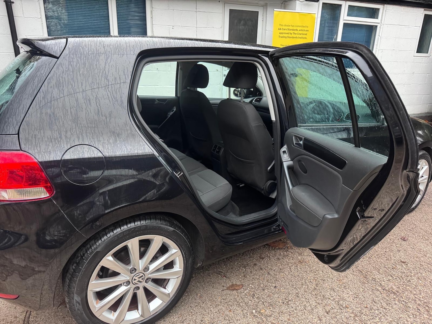 Used Volkswagen Golf 2011 for sale - 76379678: Photo 5