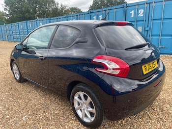 Used Peugeot 208 2015 for sale - 79125029: Photo
