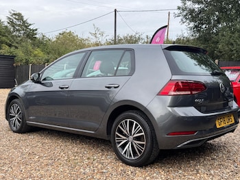 Used Volkswagen Golf 2018 for sale - 76472484: Photo