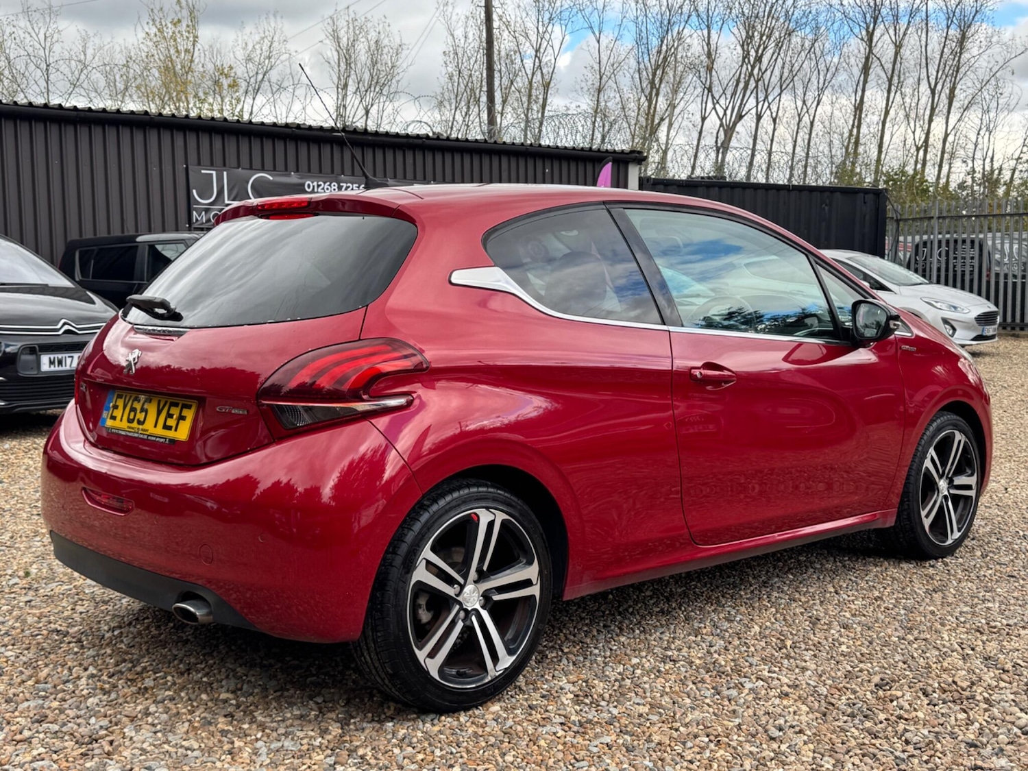 Used Peugeot 208 2015 for sale - 76472609: Photo 2