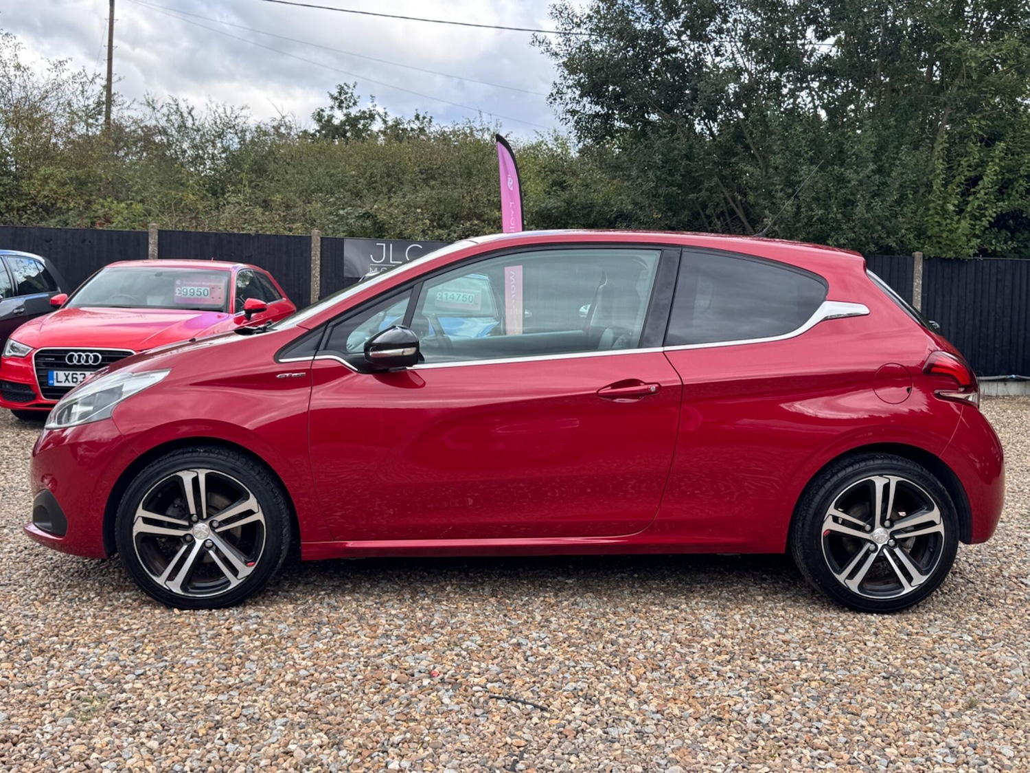 Used Peugeot 208 2015 for sale - 76472609: Photo 8