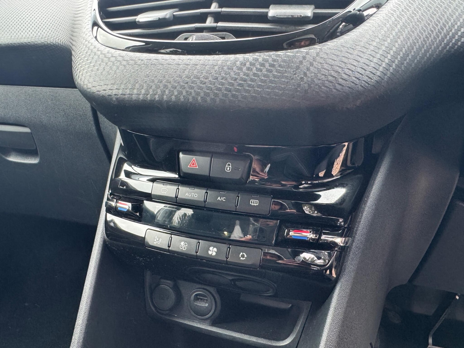 Used Peugeot 208 2019 for sale - 78127615: Photo 30