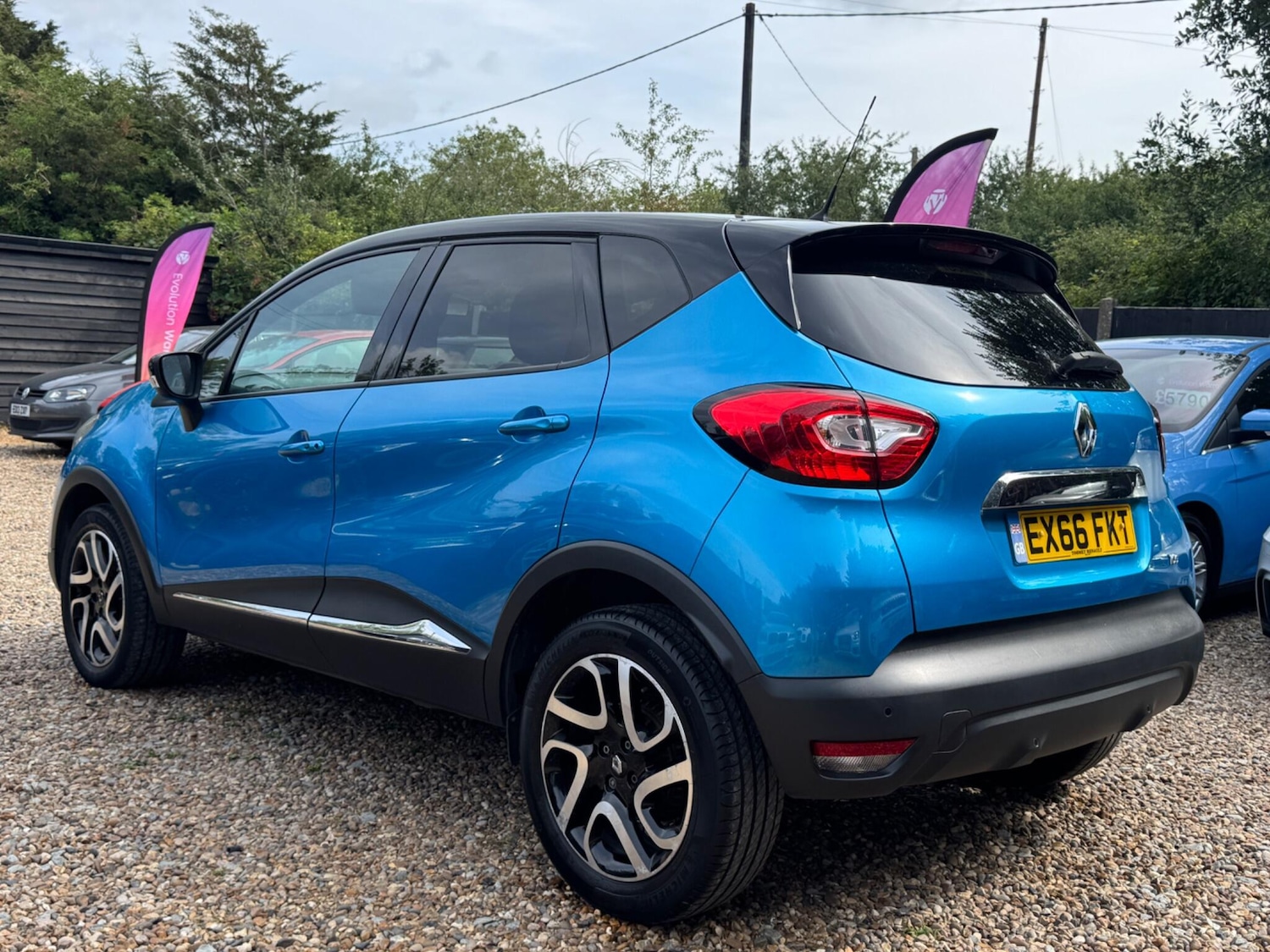 Used Renault Captur for sale - 76473577: Photo 2