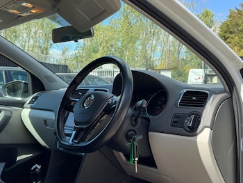Used Volkswagen Polo 2015 for sale - 79520389: Photo