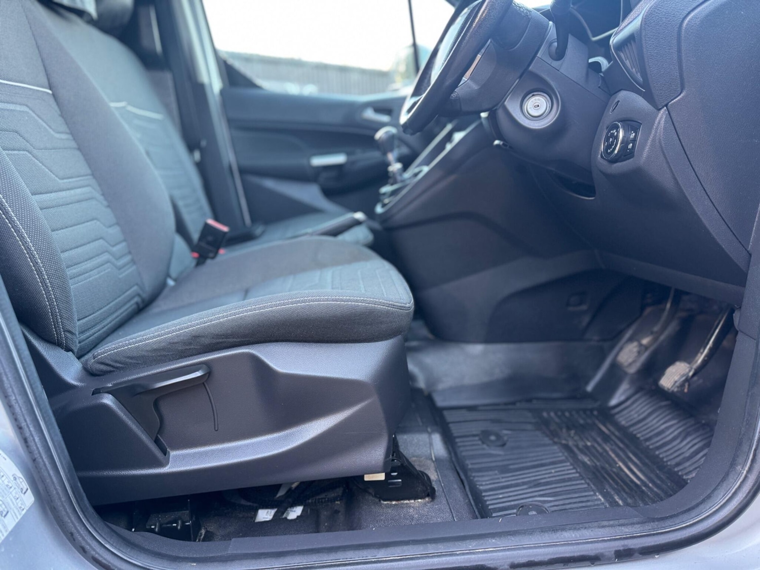 Used Ford Transit Connect 2017 for sale - 76742981: Photo 32