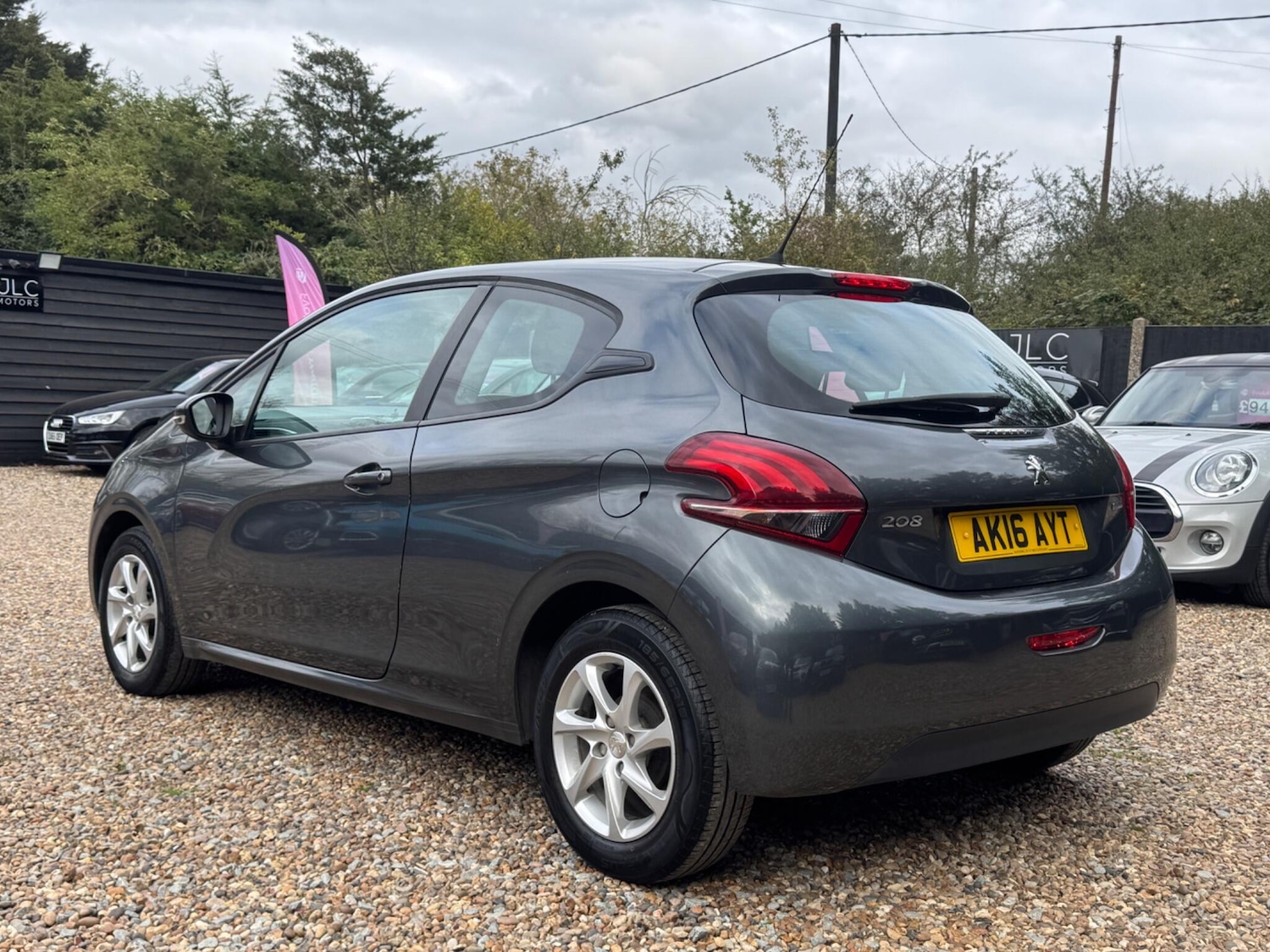 Used Peugeot 208 2016 for sale - 76473004: Photo 2